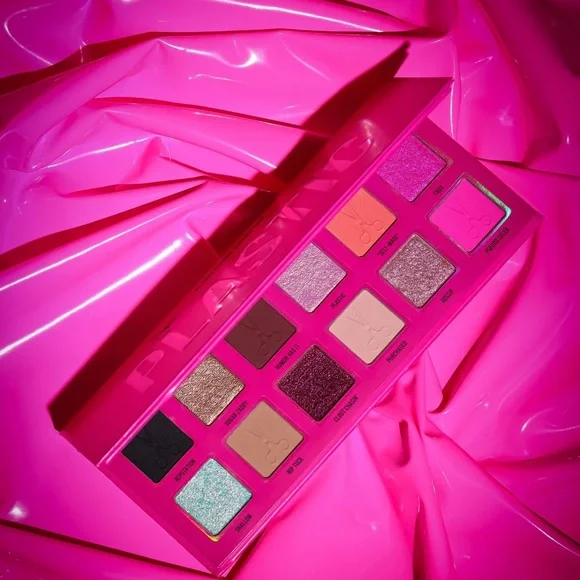 Brand New BLEND BUNNY COSMETICS ~ PLASTIC EYESHADOW PALETTE - Picture 2 of 5